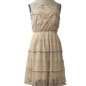 It’s Pink👗Cream Lacey Sleeveless Dress Size M